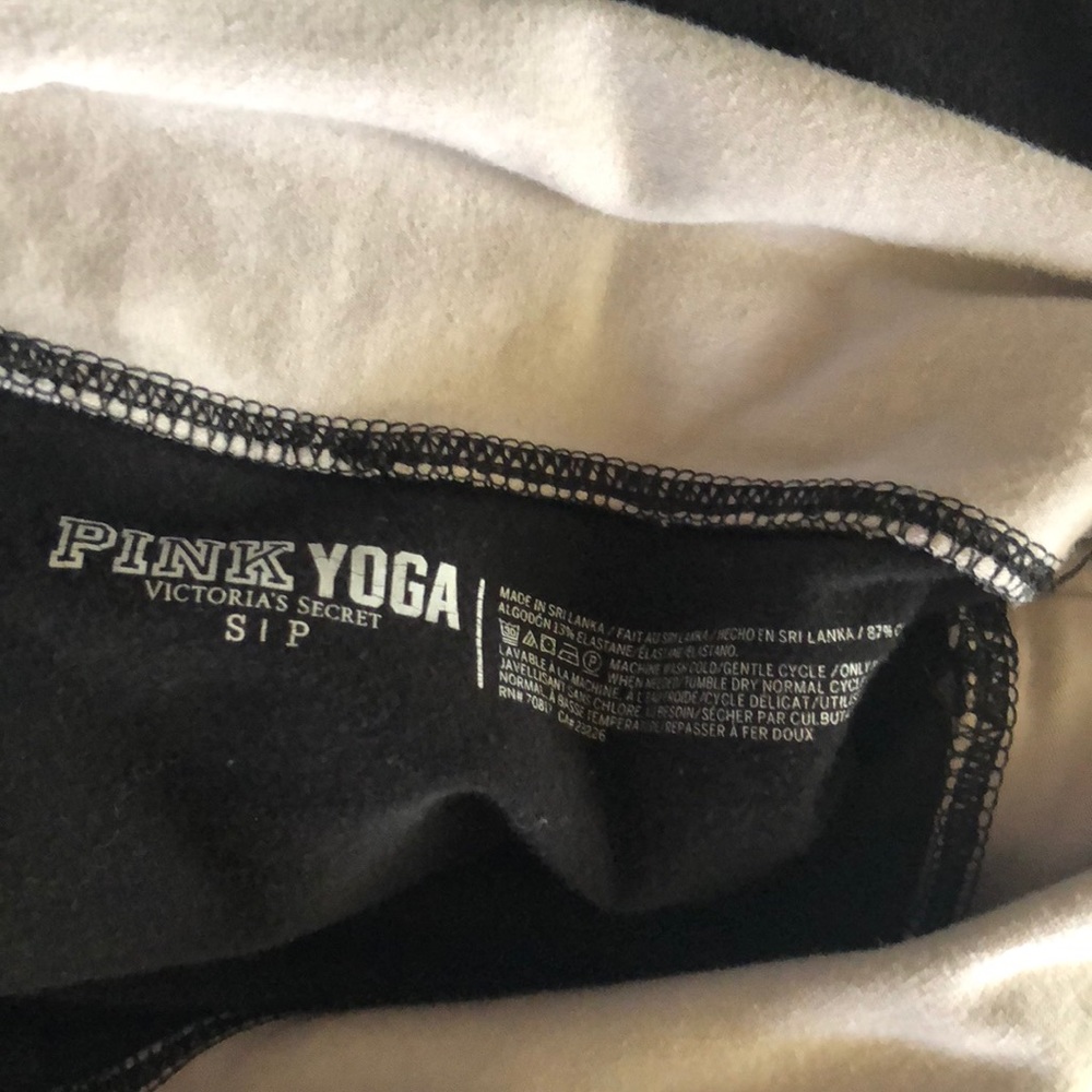 Victoria’s Secret pink yoga crop pant - Picture 3 of 3